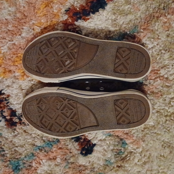 Youth Brown Converse • Size 3 - Picture 4 of 7